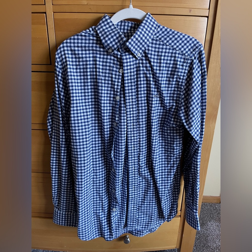 Vineyard Vines gingham button down in great condition.